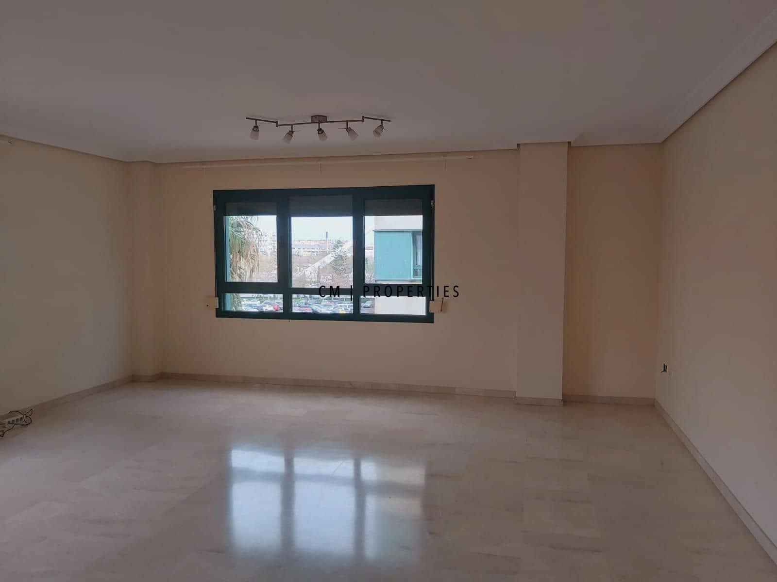 3 slaapkamer Flat te huur in Valencia stad met garage - € 1.750 (Ref: 9489787)