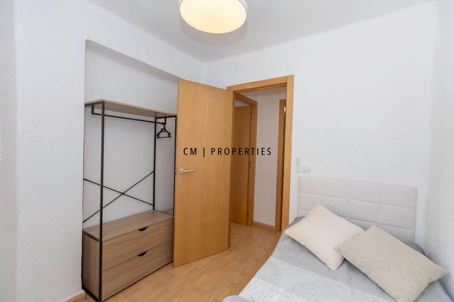 2 bedroom Flat for rent in Paterna - € 1,500 (Ref: 9492756)