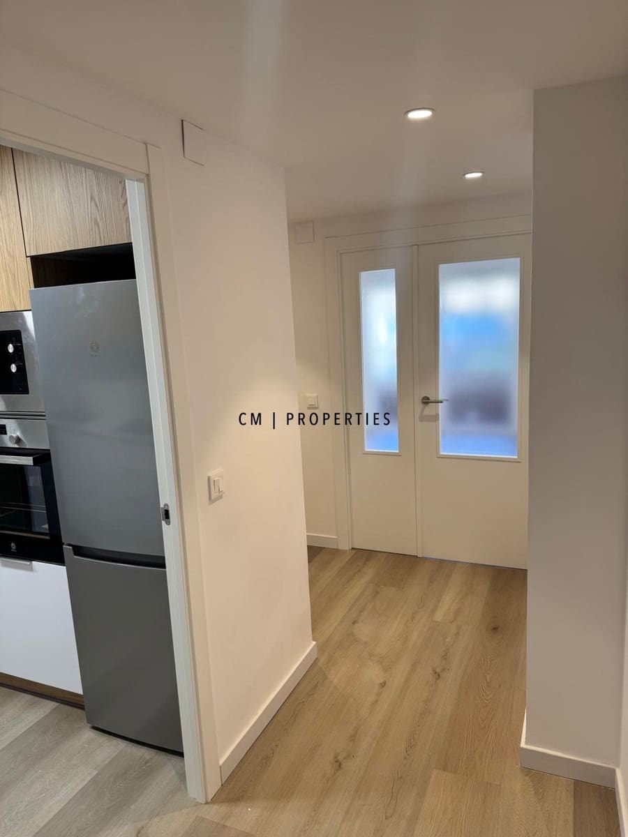 4 bedroom Flat for rent in Valencia city with garage - € 2,100 (Ref: 9494159)