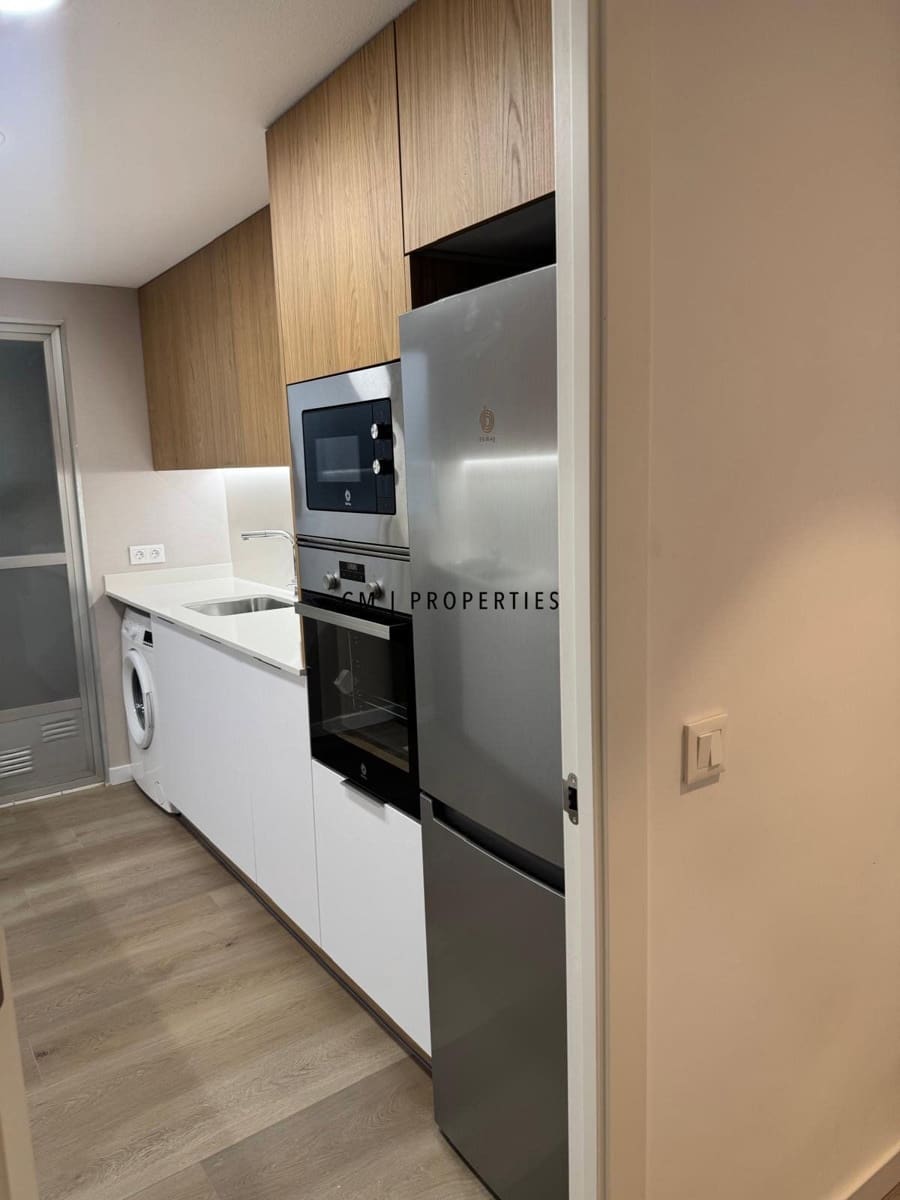 4 bedroom Flat for rent in Valencia city with garage - € 2,100 (Ref: 9494159)