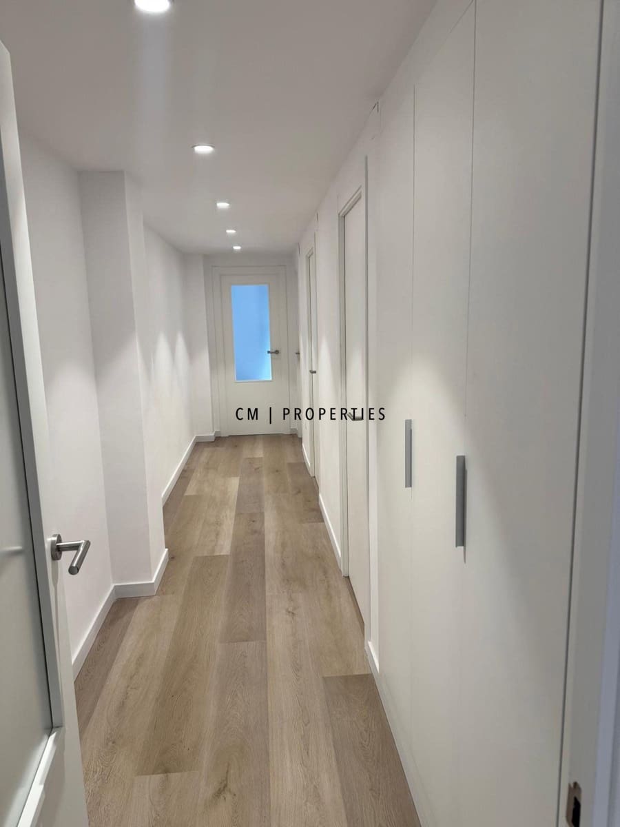 4 bedroom Flat for rent in Valencia city with garage - € 2,100 (Ref: 9494159)