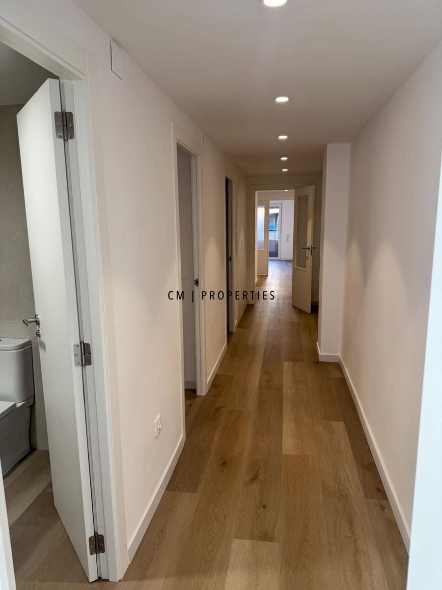 4 bedroom Flat for rent in Valencia city with garage - € 2,100 (Ref: 9494159)