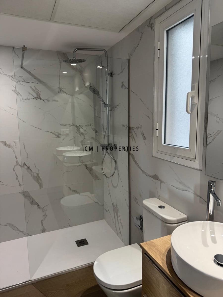 4 bedroom Flat for rent in Valencia city with garage - € 2,100 (Ref: 9494159)