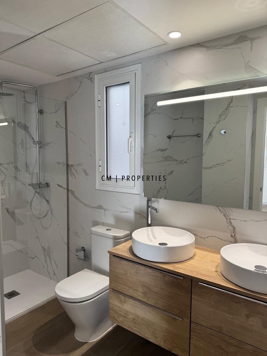 4 bedroom Flat for rent in Valencia city with garage - € 2,100 (Ref: 9494159)