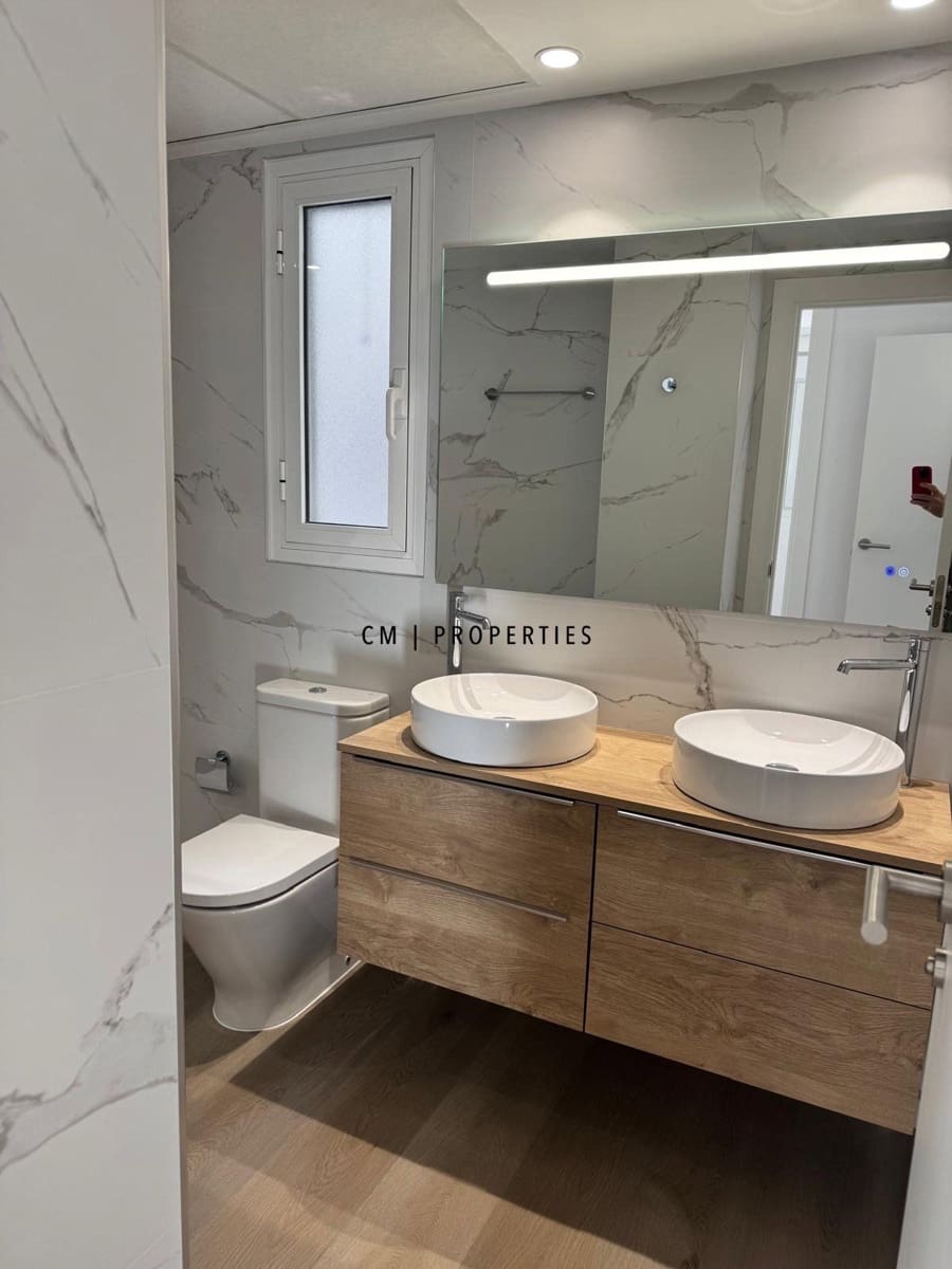 4 bedroom Flat for rent in Valencia city with garage - € 2,100 (Ref: 9494159)