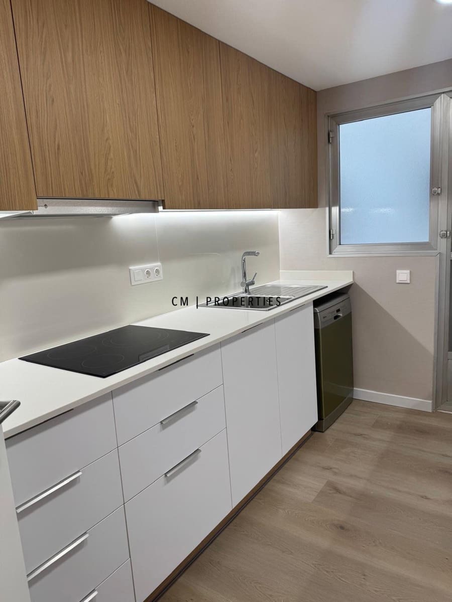 4 bedroom Flat for rent in Valencia city with garage - € 2,100 (Ref: 9494159)