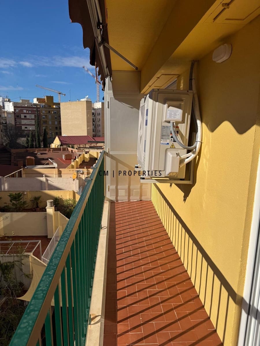 4 bedroom Flat for rent in Valencia city with garage - € 2,100 (Ref: 9494159)