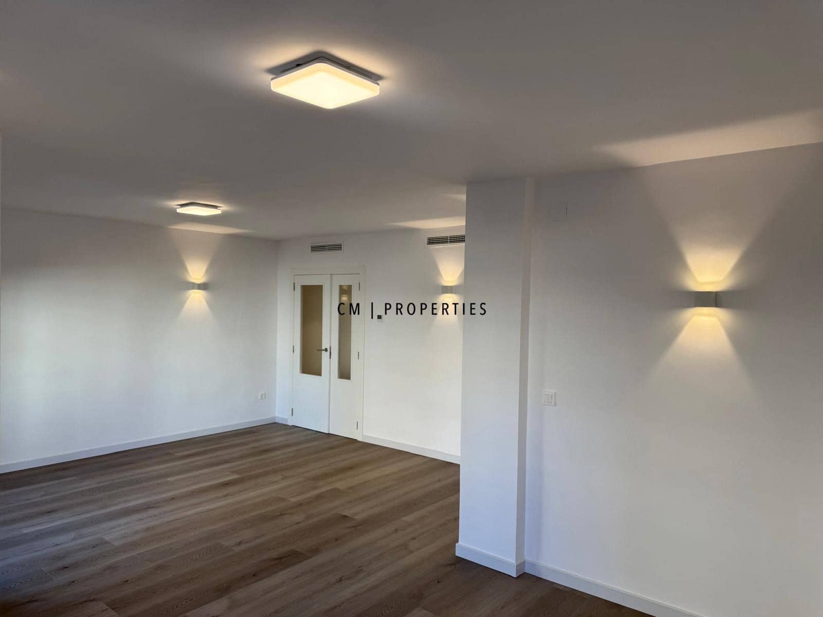 4 bedroom Flat for rent in Valencia city with garage - € 2,100 (Ref: 9494159)