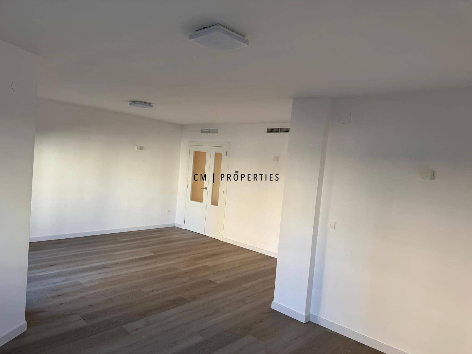 4 bedroom Flat for rent in Valencia city with garage - € 2,100 (Ref: 9494159)