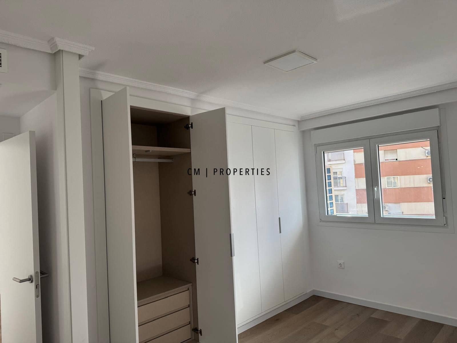 4 bedroom Flat for rent in Valencia city with garage - € 2,100 (Ref: 9494159)