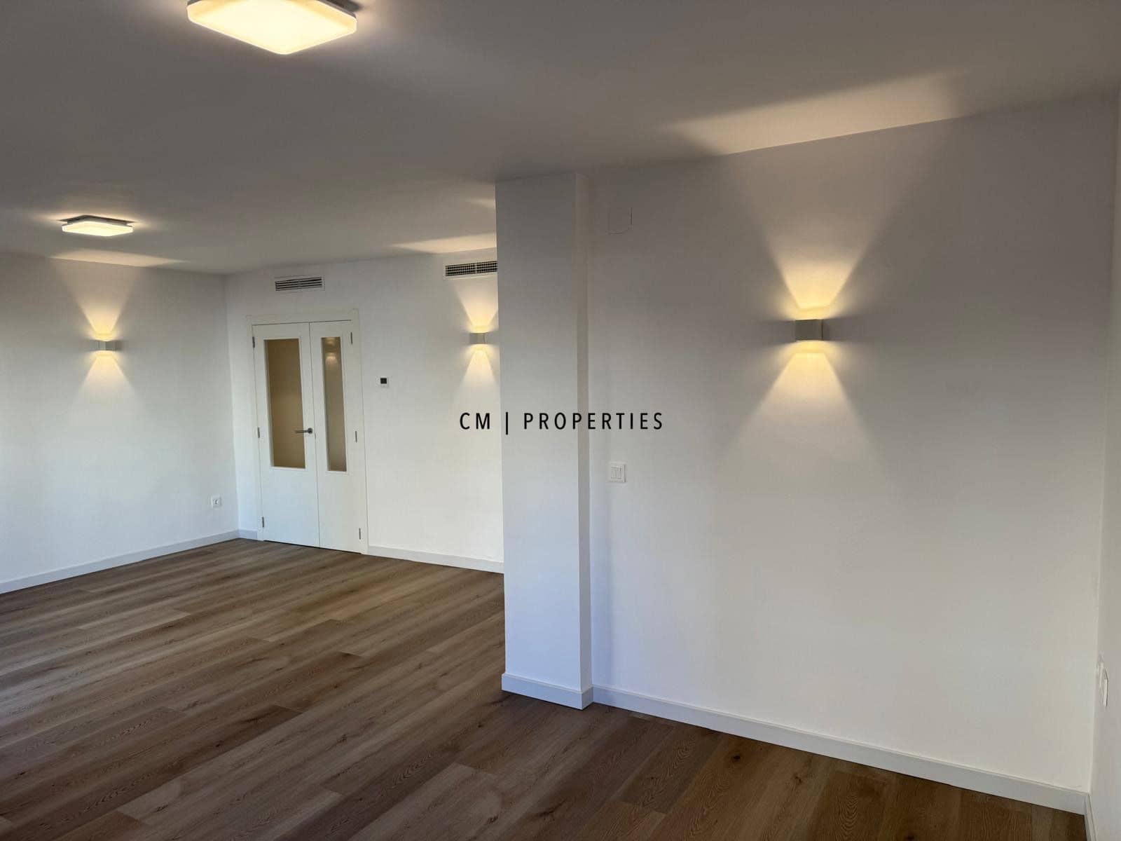 4 bedroom Flat for rent in Valencia city with garage - € 2,100 (Ref: 9494159)