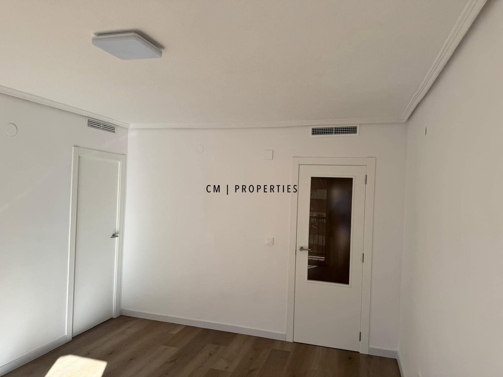 4 bedroom Flat for rent in Valencia city with garage - € 2,100 (Ref: 9494159)