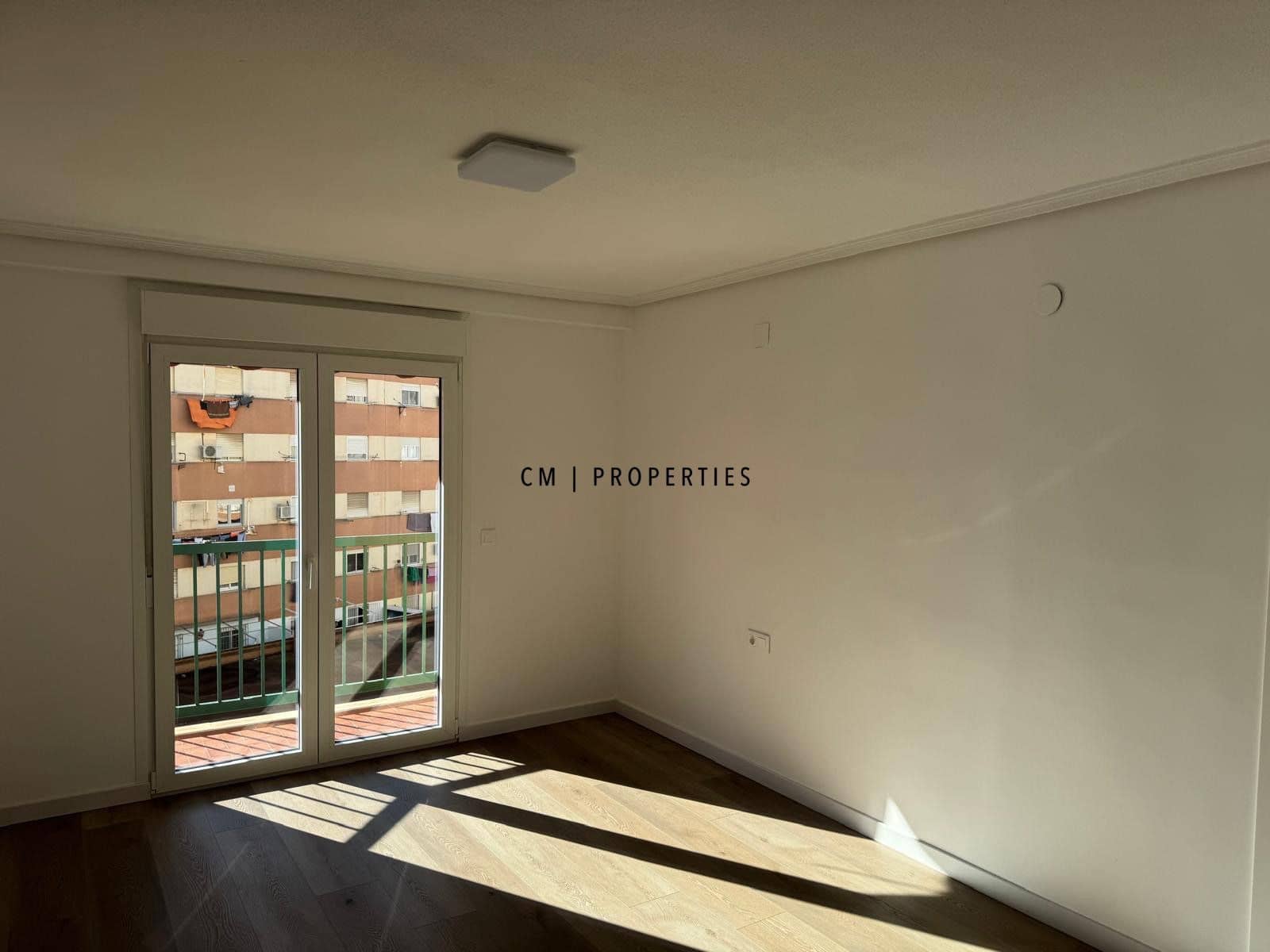 4 bedroom Flat for rent in Valencia city with garage - € 2,100 (Ref: 9494159)