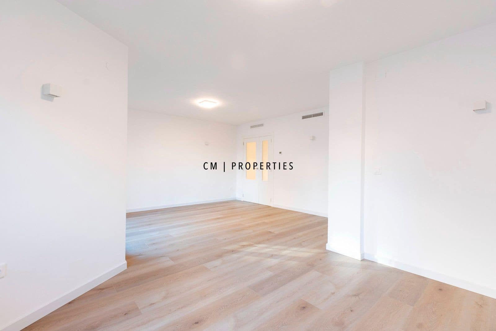 4 bedroom Flat for rent in Valencia city with garage - € 2,100 (Ref: 9494159)