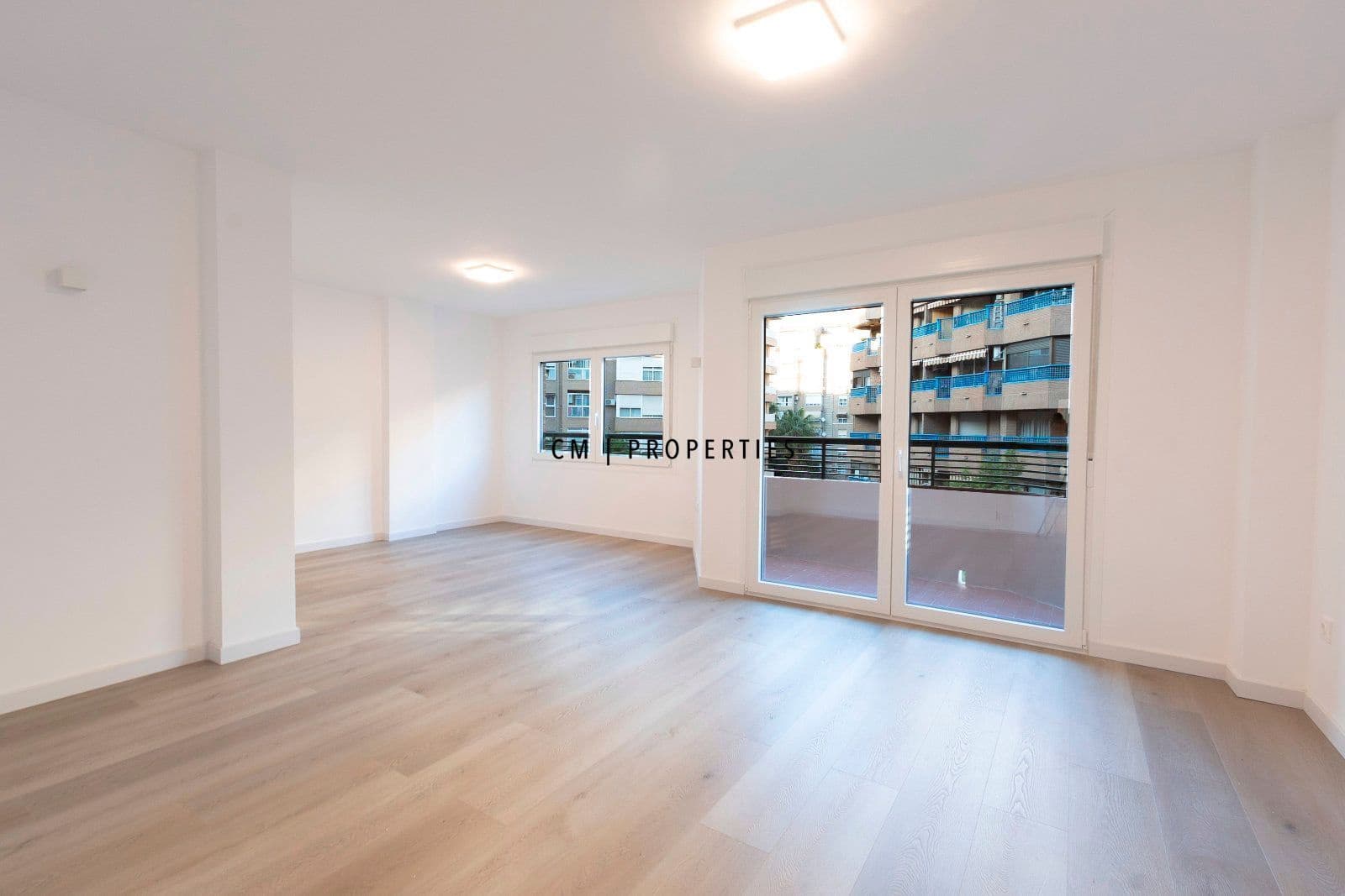 4 bedroom Flat for rent in Valencia city with garage - € 2,100 (Ref: 9494159)