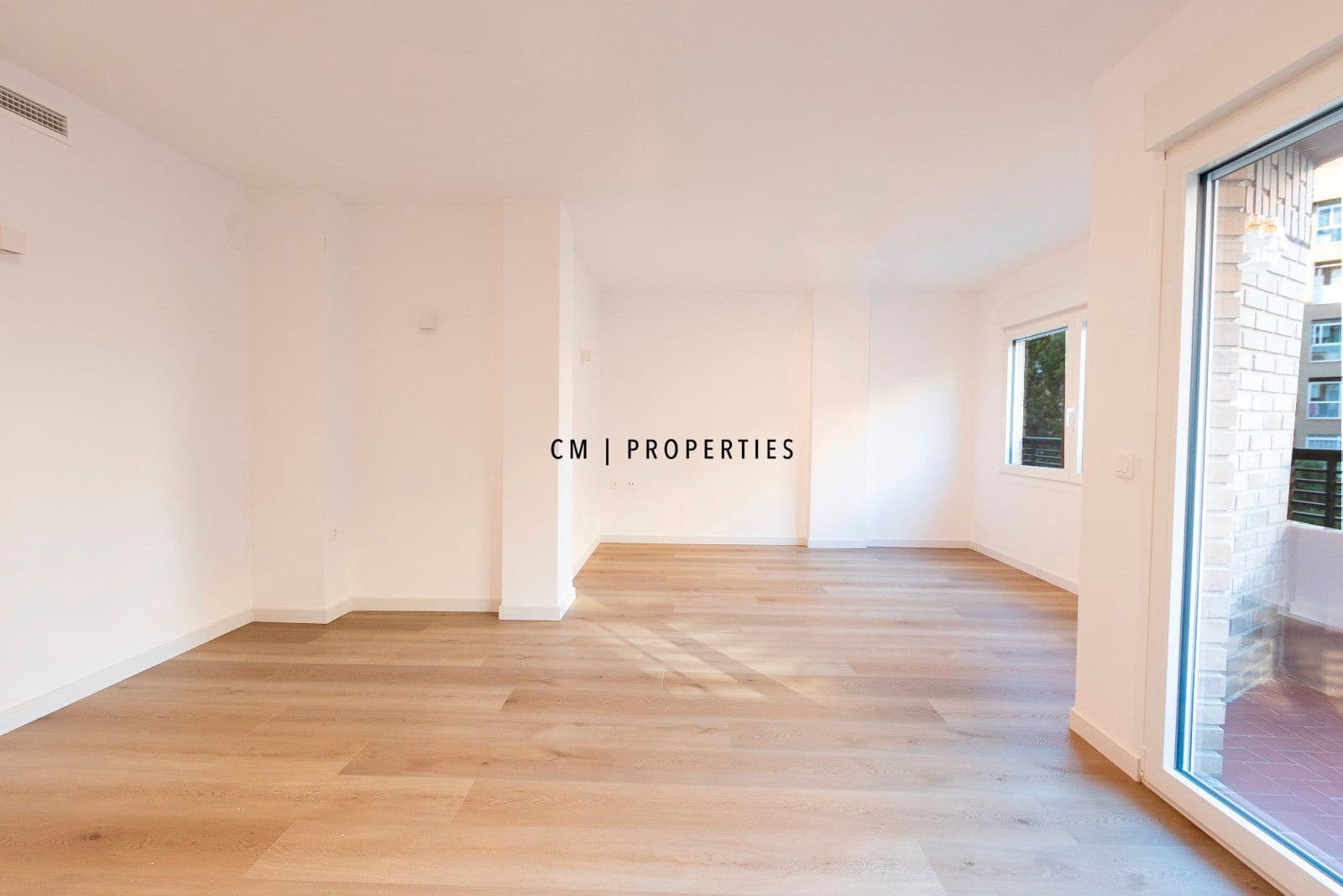 4 bedroom Flat for rent in Valencia city with garage - € 2,100 (Ref: 9494159)