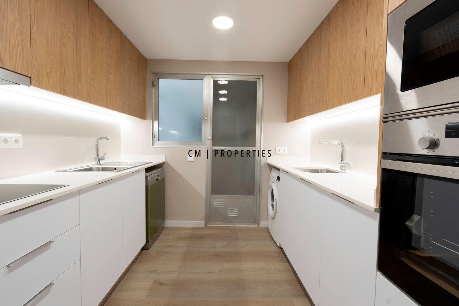 4 bedroom Flat for rent in Valencia city with garage - € 2,100 (Ref: 9494159)