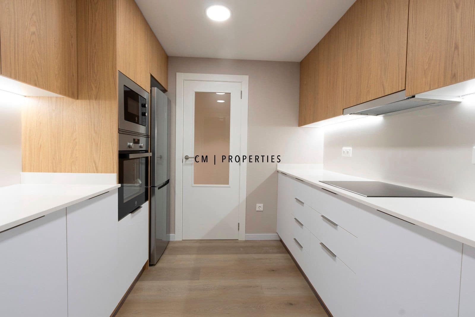 4 bedroom Flat for rent in Valencia city with garage - € 2,100 (Ref: 9494159)