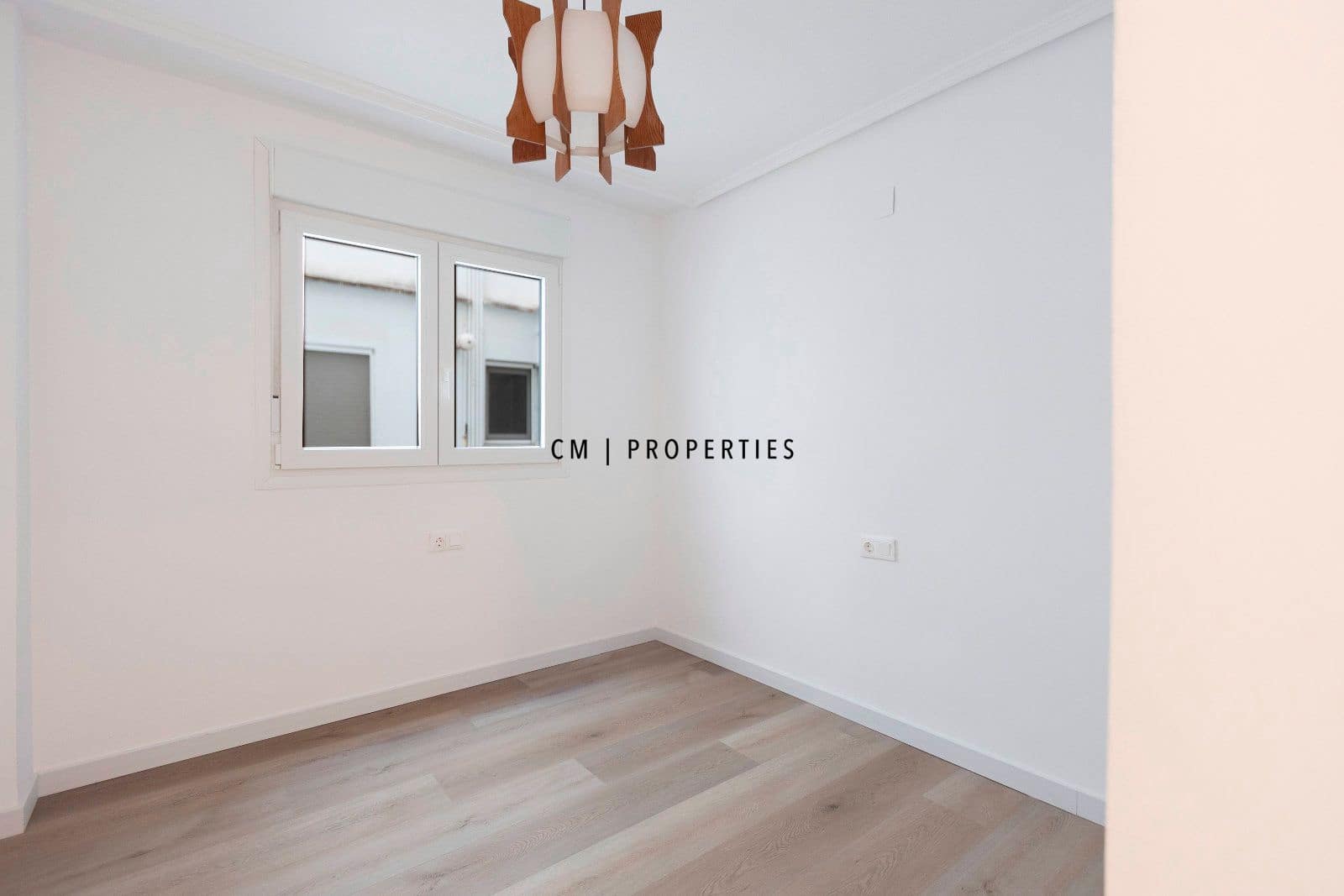 4 bedroom Flat for rent in Valencia city with garage - € 2,100 (Ref: 9494159)