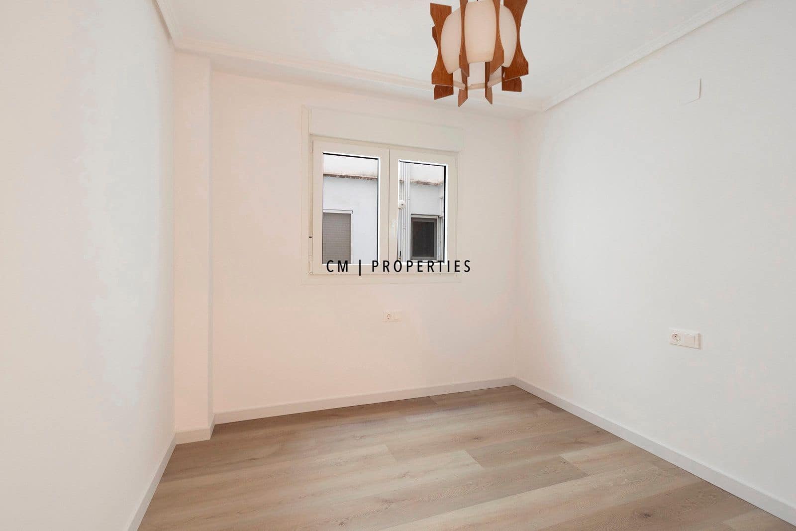 4 bedroom Flat for rent in Valencia city with garage - € 2,100 (Ref: 9494159)