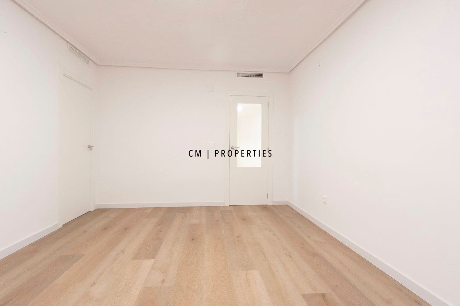 4 bedroom Flat for rent in Valencia city with garage - € 2,100 (Ref: 9494159)