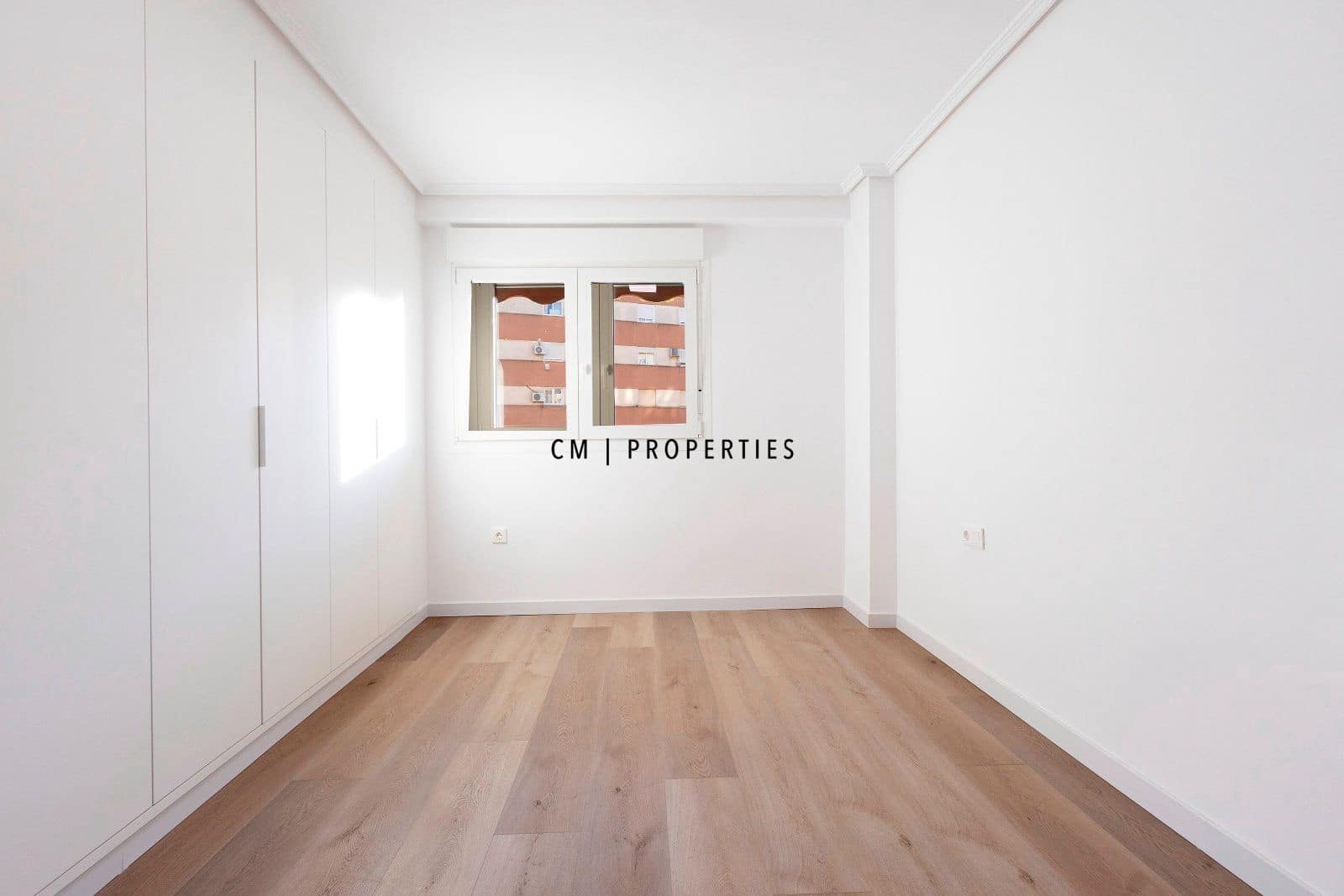 4 bedroom Flat for rent in Valencia city with garage - € 2,100 (Ref: 9494159)