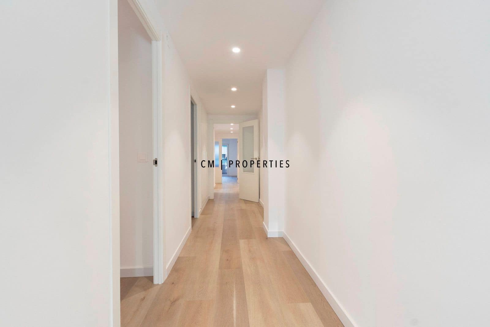 4 bedroom Flat for rent in Valencia city with garage - € 2,100 (Ref: 9494159)