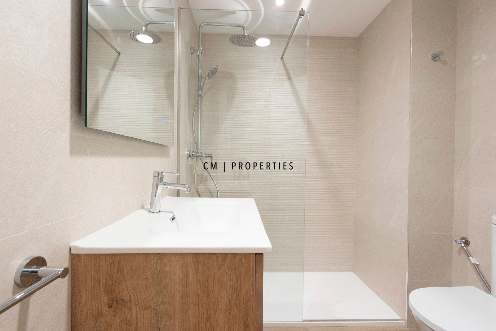 4 bedroom Flat for rent in Valencia city with garage - € 2,100 (Ref: 9494159)