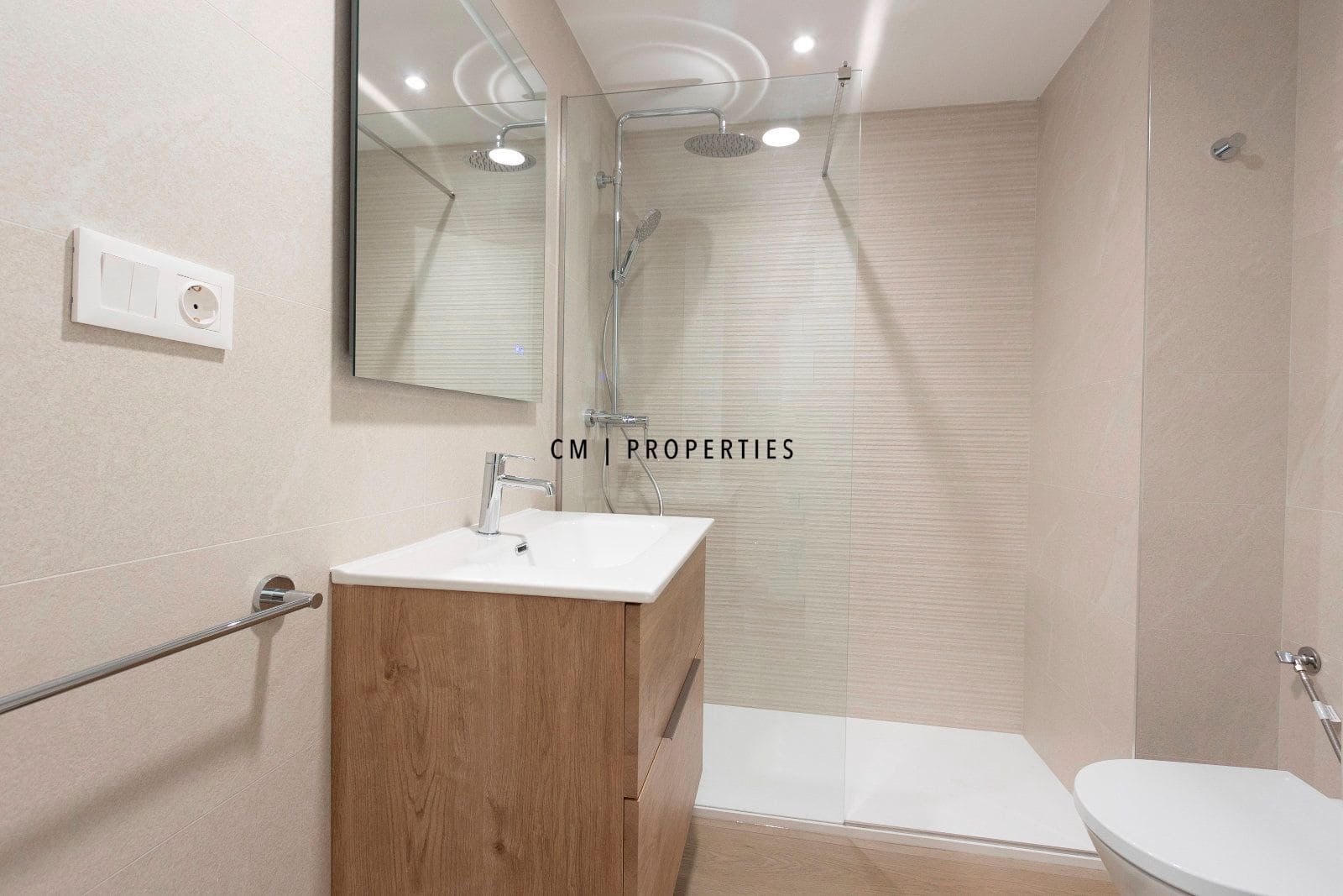 4 bedroom Flat for rent in Valencia city with garage - € 2,100 (Ref: 9494159)