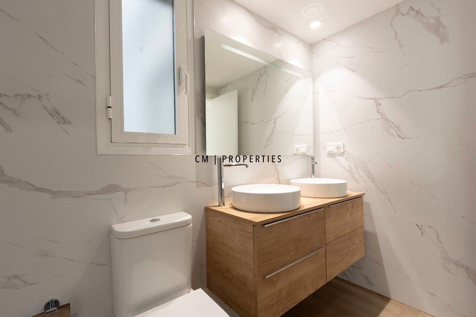 4 bedroom Flat for rent in Valencia city with garage - € 2,100 (Ref: 9494159)