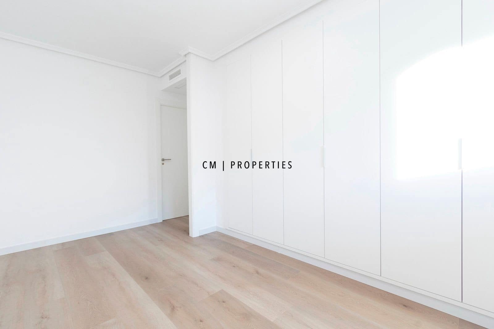 4 bedroom Flat for rent in Valencia city with garage - € 2,100 (Ref: 9494159)