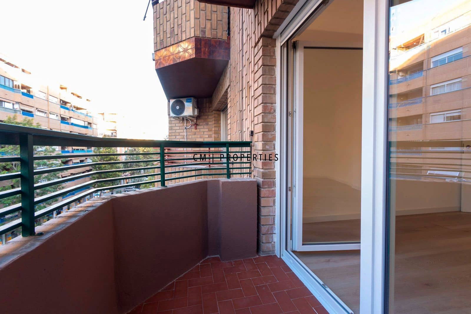 4 bedroom Flat for rent in Valencia city with garage - € 2,100 (Ref: 9494159)