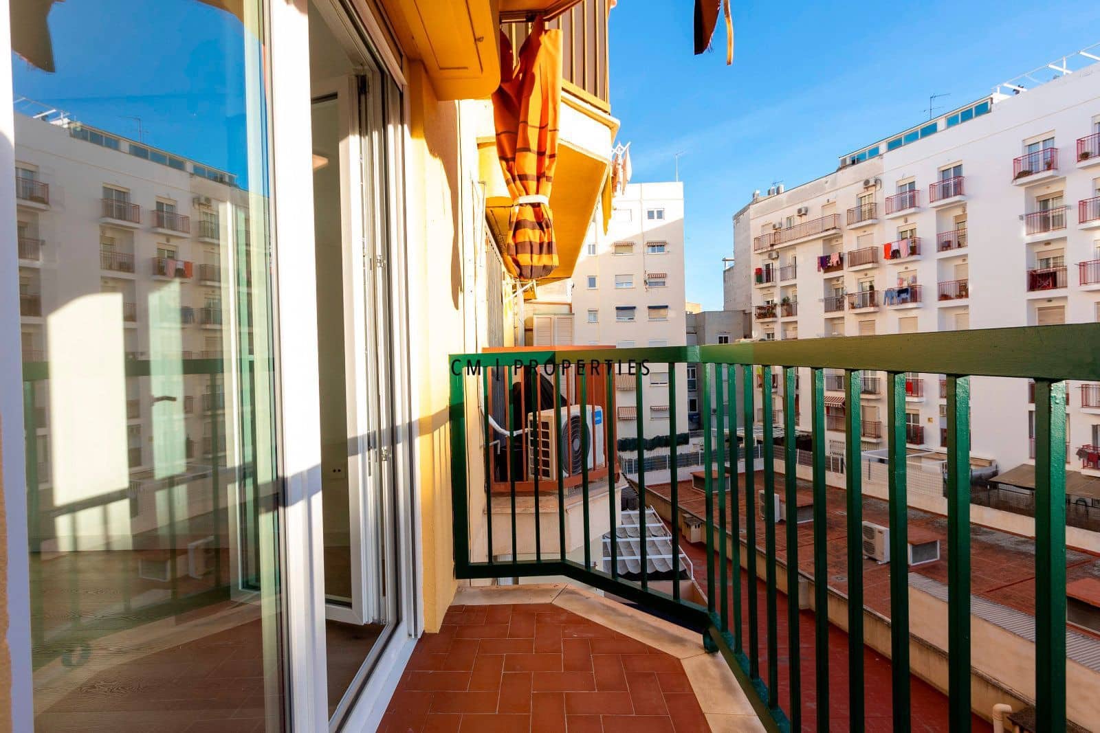 4 bedroom Flat for rent in Valencia city with garage - € 2,100 (Ref: 9494159)