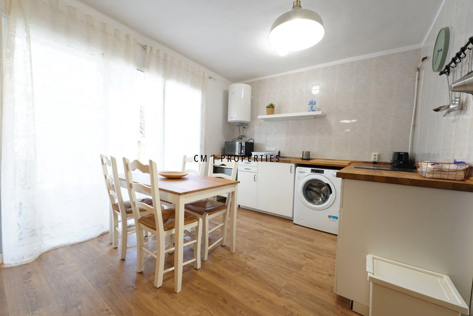 2 bedroom Flat for rent in Valencia city - € 1,350 (Ref: 9496471)