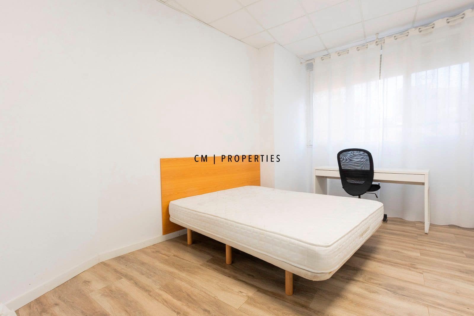 4 bedroom Flat for rent in Valencia city with garage - € 1,950 (Ref: 9496589)