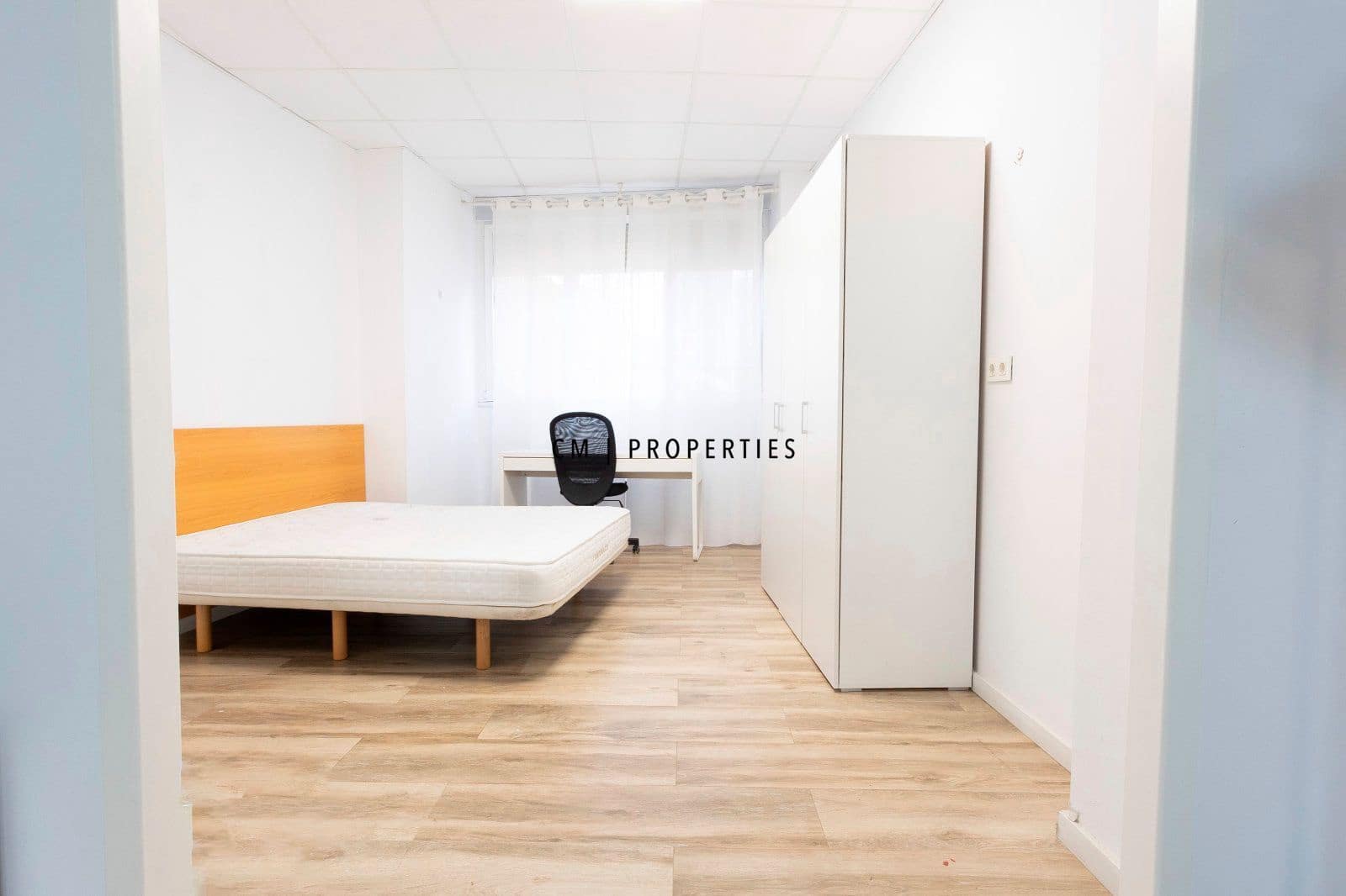 4 bedroom Flat for rent in Valencia city with garage - € 1,950 (Ref: 9496589)