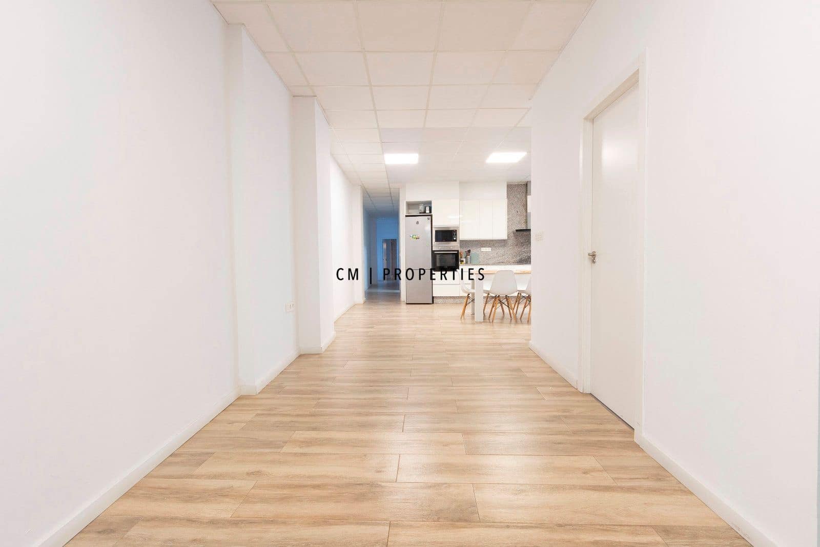 4 bedroom Flat for rent in Valencia city with garage - € 1,950 (Ref: 9496589)