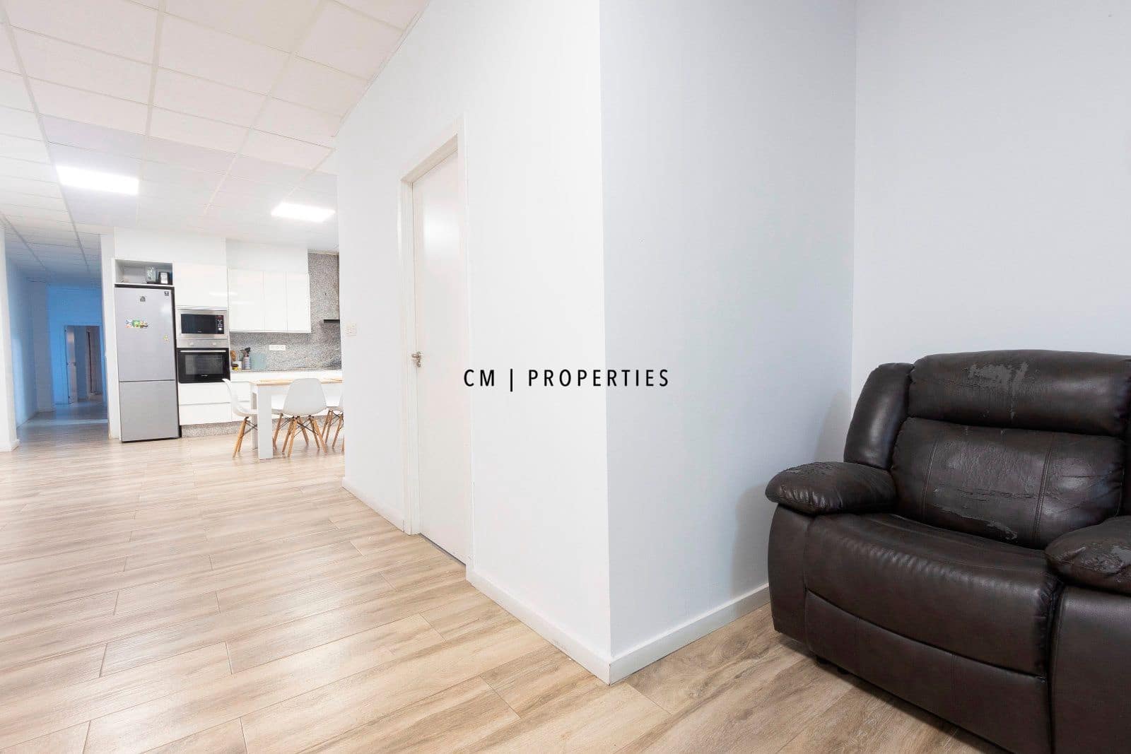 4 bedroom Flat for rent in Valencia city with garage - € 1,950 (Ref: 9496589)