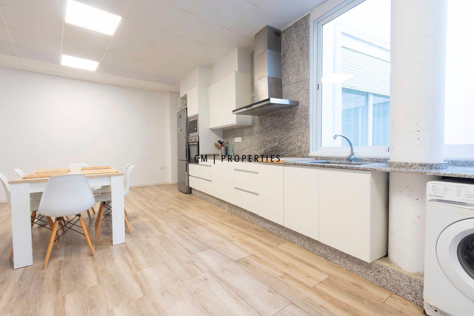 4 bedroom Flat for rent in Valencia city with garage - € 1,950 (Ref: 9496589)