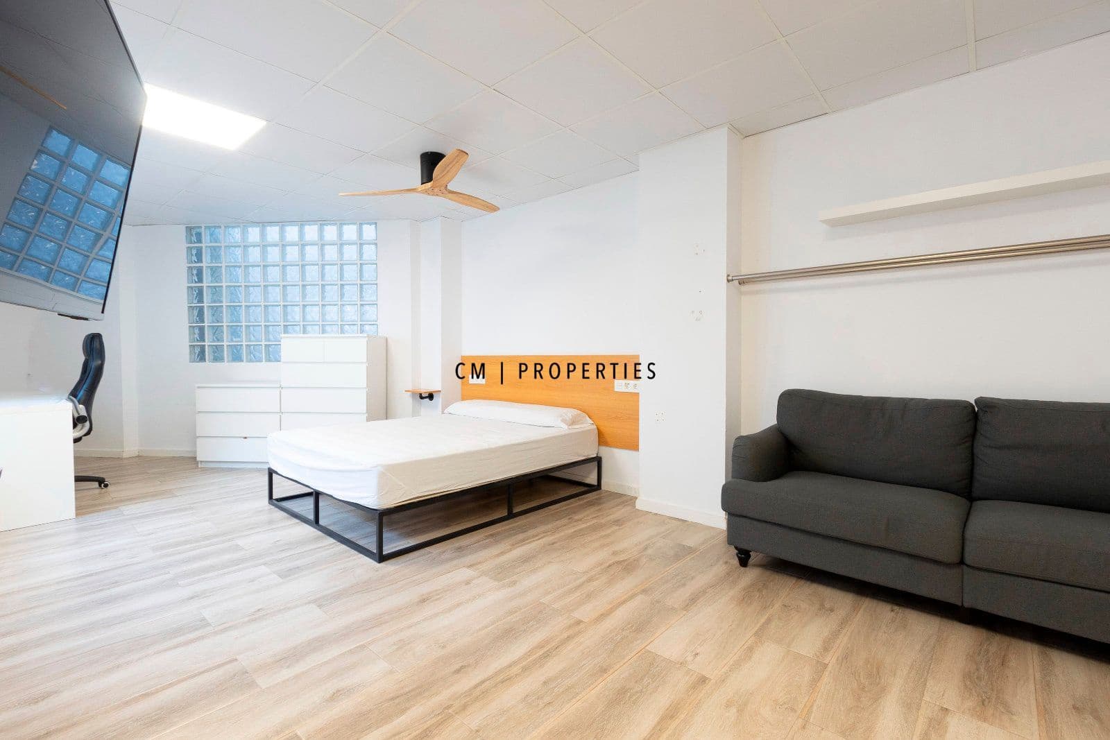 4 bedroom Flat for rent in Valencia city with garage - € 1,950 (Ref: 9496589)