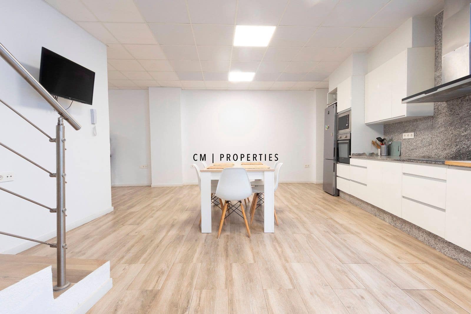 4 bedroom Flat for rent in Valencia city with garage - € 1,950 (Ref: 9496589)