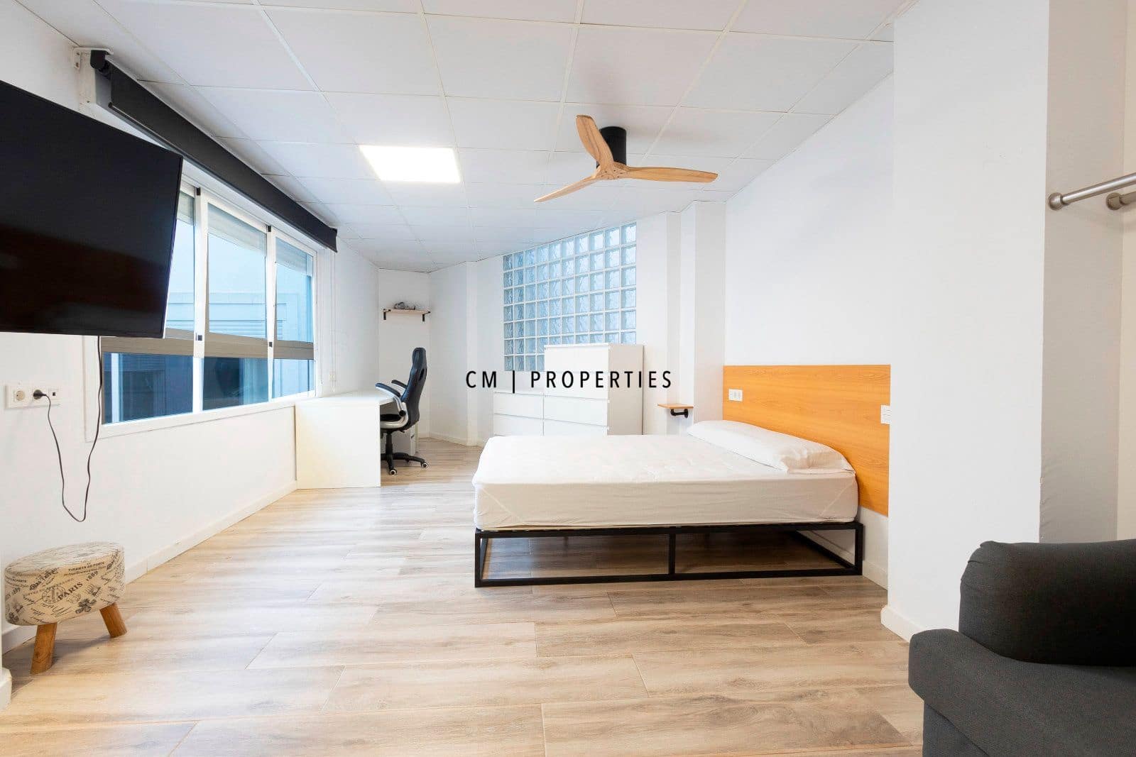 4 bedroom Flat for rent in Valencia city with garage - € 1,950 (Ref: 9496589)