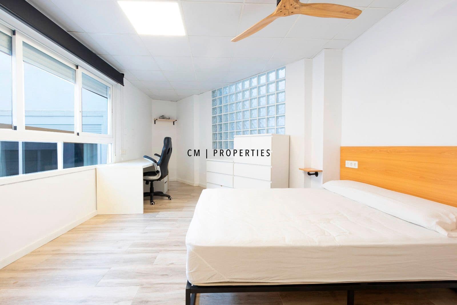 4 bedroom Flat for rent in Valencia city with garage - € 1,950 (Ref: 9496589)