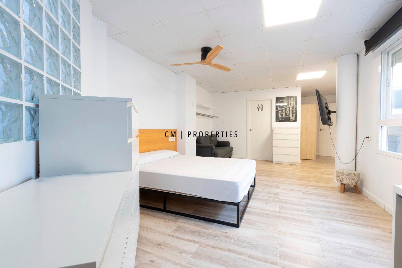 4 bedroom Flat for rent in Valencia city with garage - € 1,950 (Ref: 9496589)