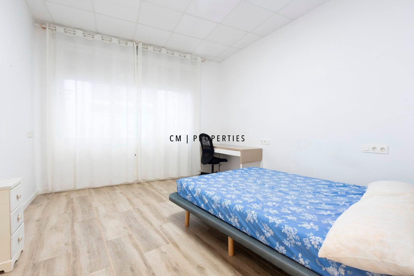 4 bedroom Flat for rent in Valencia city with garage - € 1,950 (Ref: 9496589)