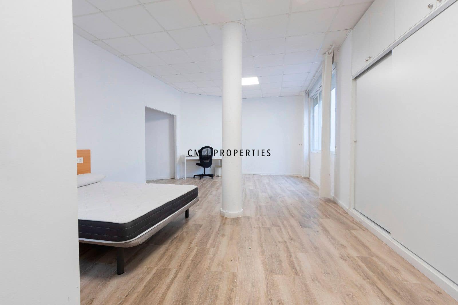 4 bedroom Flat for rent in Valencia city with garage - € 1,950 (Ref: 9496589)