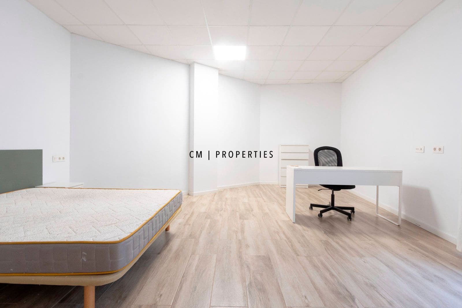 4 bedroom Flat for rent in Valencia city with garage - € 1,950 (Ref: 9496589)