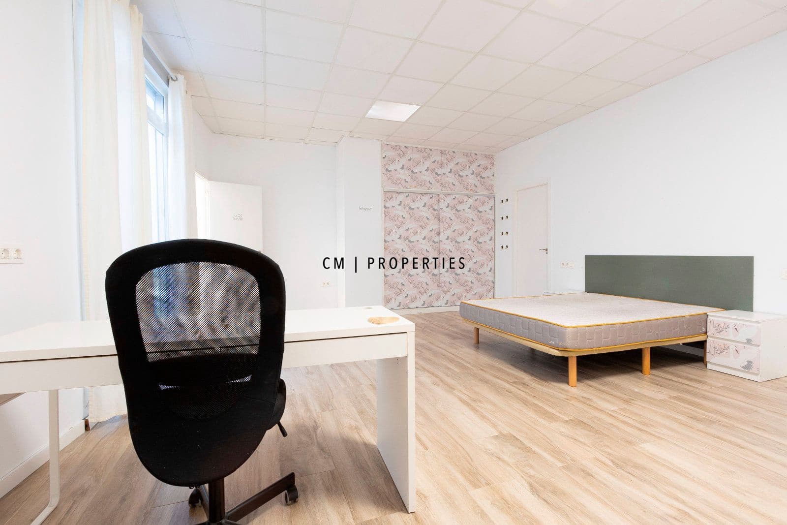 4 bedroom Flat for rent in Valencia city with garage - € 1,950 (Ref: 9496589)