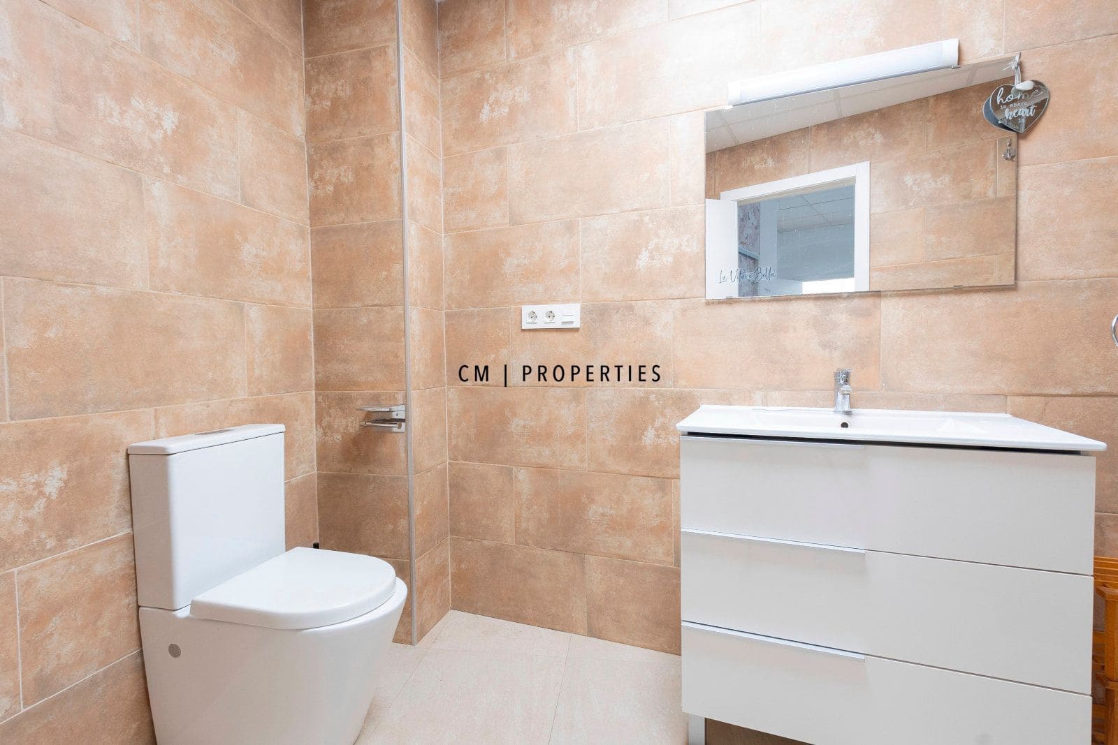 4 bedroom Flat for rent in Valencia city with garage - € 1,950 (Ref: 9496589)