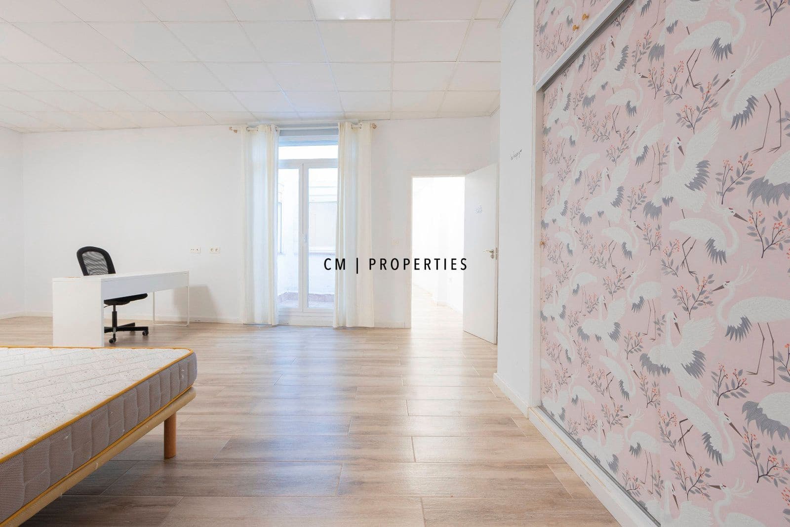 4 bedroom Flat for rent in Valencia city with garage - € 1,950 (Ref: 9496589)